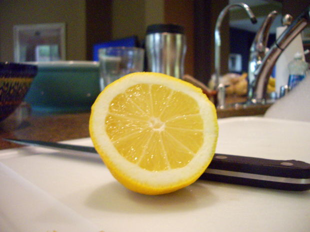 Fresh Lemon Juice and Gout: Does Lemon Juice Get Rid of Gout?