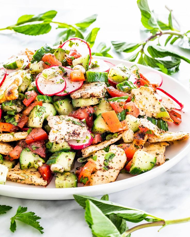 This Fattoush Salad is a delicious Lebanese salad with ...
